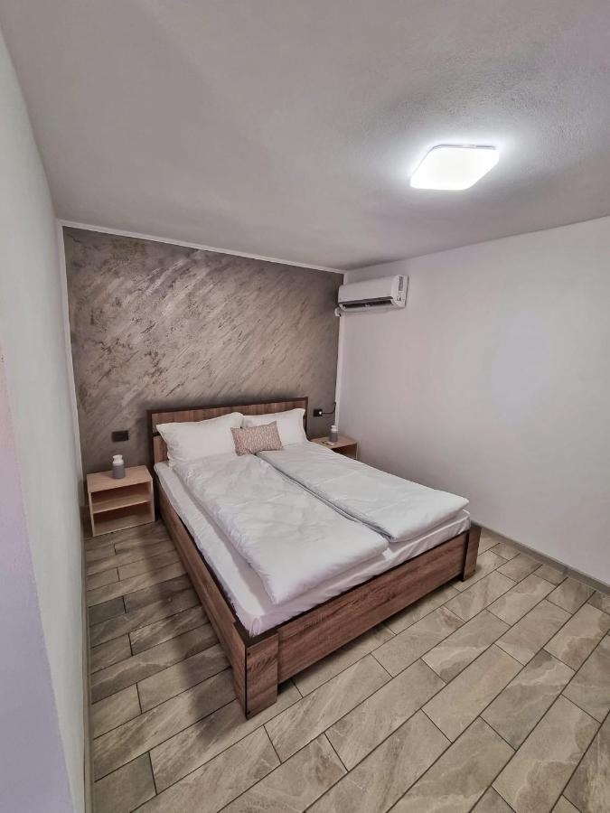 Cabana Varad Coronini Moldova Veche Extérieur photo