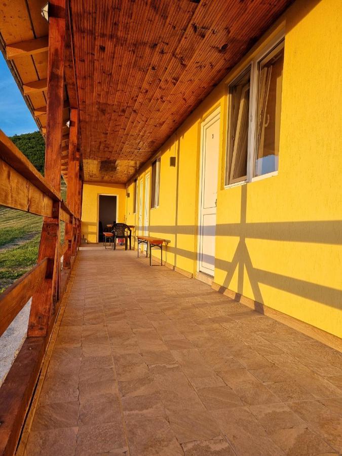 Cabana Varad Coronini Moldova Veche Extérieur photo