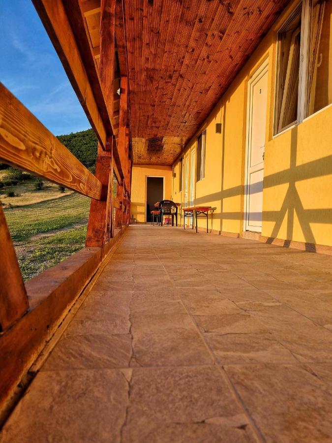 Cabana Varad Coronini Moldova Veche Extérieur photo