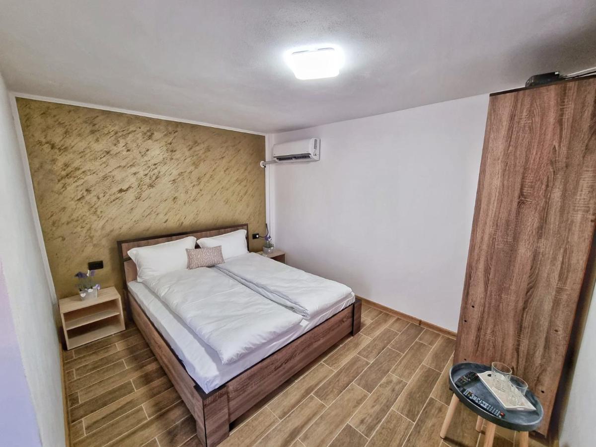 Cabana Varad Coronini Moldova Veche Extérieur photo